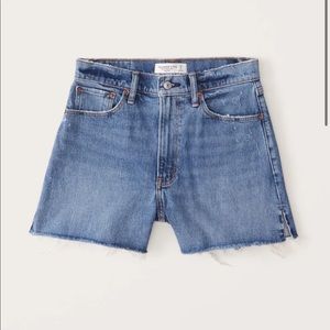 Abercrombie Curve Love sz 28 high waist 4 inch mom shorts NWT